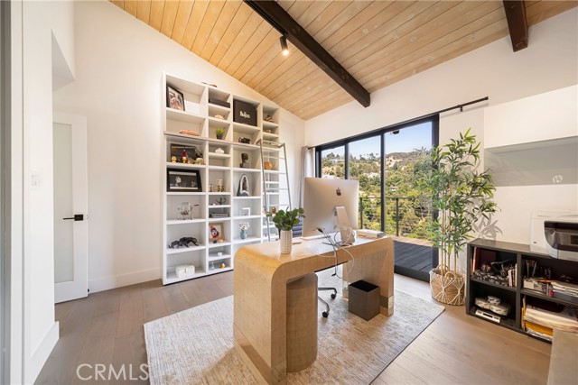 2522 Zorada Drive, Los Angeles CA: https://media.crmls.org/medias/e85ae3bb-ae26-4f17-a5d1-e30875a30a5c.jpg