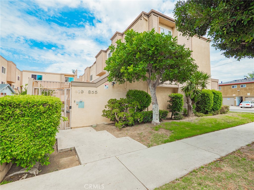 851 E 9th Street 205