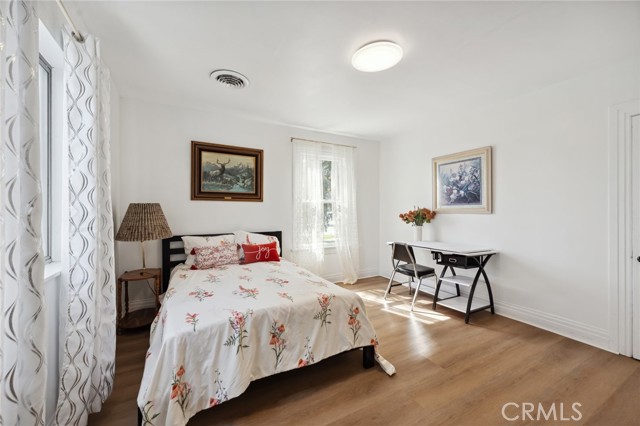 Detail Gallery Image 15 of 42 For 318 E 11th St, Pomona,  CA 91766 - 5 Beds | 2/1 Baths