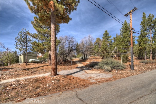 Detail Gallery Image 15 of 24 For 1115 Fawnskin Dr, Fawnskin,  CA 92333 - – Beds | – Baths