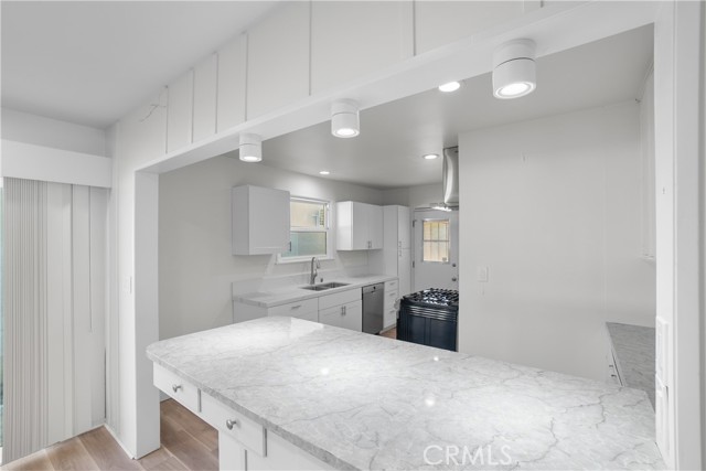 Detail Gallery Image 12 of 14 For 7400 Cozycroft, Winnetka,  CA 91306 - 3 Beds | 2 Baths