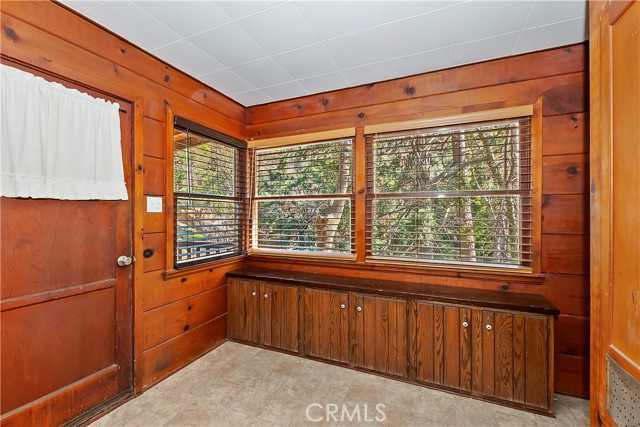 Detail Gallery Image 17 of 47 For 617 Acacia, Crestline,  CA 92325 - 5 Beds | 3 Baths