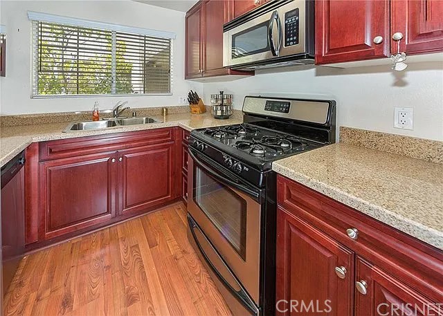 Detail Gallery Image 4 of 25 For 21520 Burbank Bld #204,  Woodland Hills,  CA 91367 - 2 Beds | 2 Baths