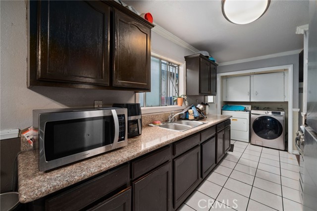 9514 Juniper Street, Los Angeles CA: https://media.crmls.org/medias/e85ddeef-53ba-4b8e-9c27-a2c8b424b6d7.jpg