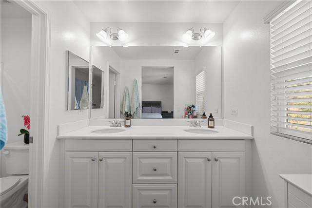 Detail Gallery Image 12 of 19 For 19415 Opal Ln, Saugus,  CA 91350 - 2 Beds | 2/1 Baths