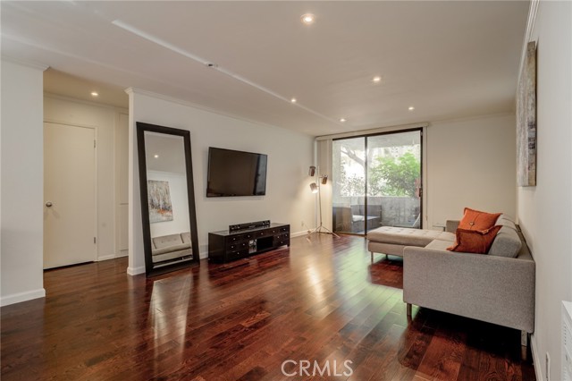 Detail Gallery Image 7 of 44 For 8400 De Longpre Ave #205,  West Hollywood,  CA 90069 - 2 Beds | 2 Baths