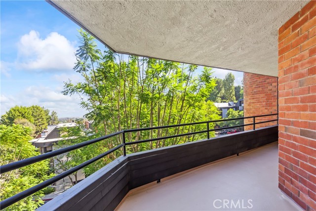 Detail Gallery Image 15 of 40 For 4720 Park Encino Ln #220,  Encino,  CA 91436 - 2 Beds | 2/1 Baths