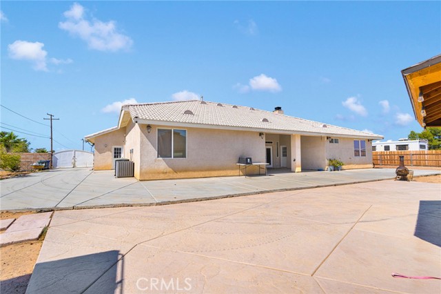 21350 Ramona Avenue, Apple Valley CA: https://media.crmls.org/medias/e85fd9ff-a699-472c-a304-70d1c40007d5.jpg