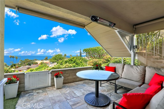 21692 Ocean Vista Drive, Laguna Beach CA: https://media.crmls.org/medias/e860c6a3-22ec-4090-b0c4-620be108f6dc.jpg