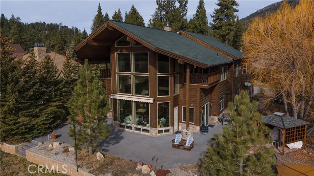 Detail Gallery Image 3 of 44 For 39255 Seminole, Fawnskin,  CA 92333 - 5 Beds | 4/1 Baths