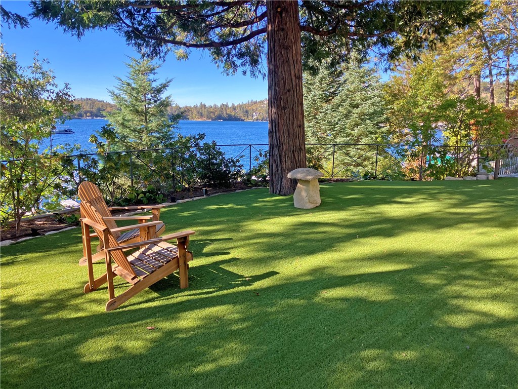 Detail Gallery Image 1 of 47 For 458 State Hwy 173, Lake Arrowhead,  CA 92352 - 5 Beds | 4/2 Baths