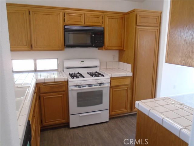 3407 Amber Street, Rosamond CA: https://media.crmls.org/medias/e8627186-d927-4163-afa5-743ee5c1f5d0.jpg
