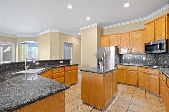 Detail Gallery Image 16 of 39 For 9600 Lake Superior Dr, Bakersfield,  CA 93312 - 4 Beds | 3/1 Baths