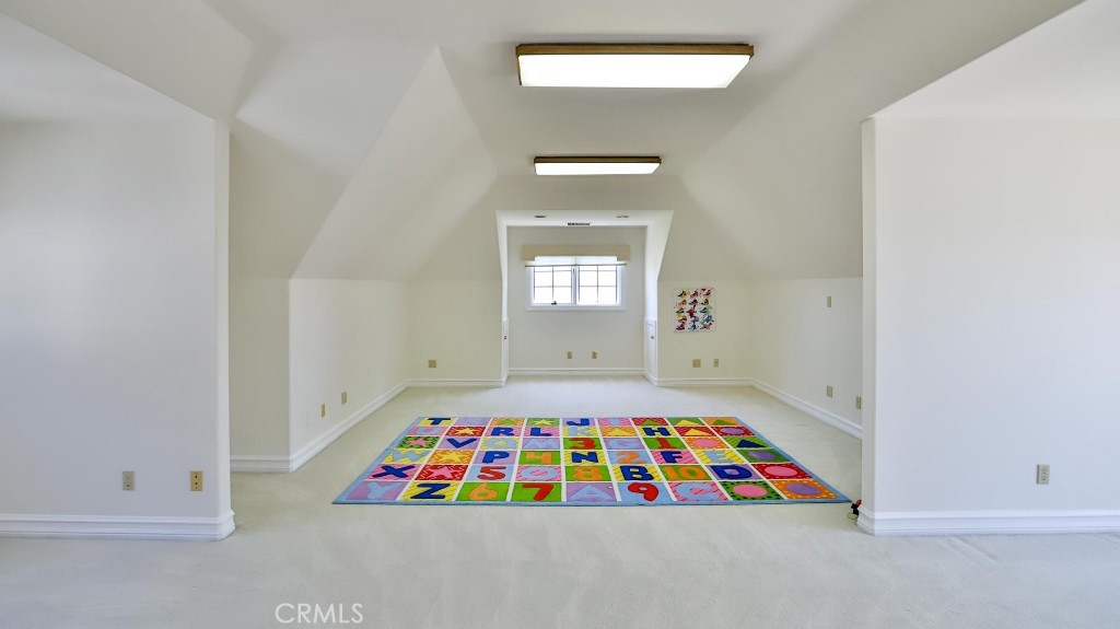https://media.crmls.org/medias/e862e8a4-7453-4c7b-8bc7-65eba5e09070.jpg?preset=X-Large