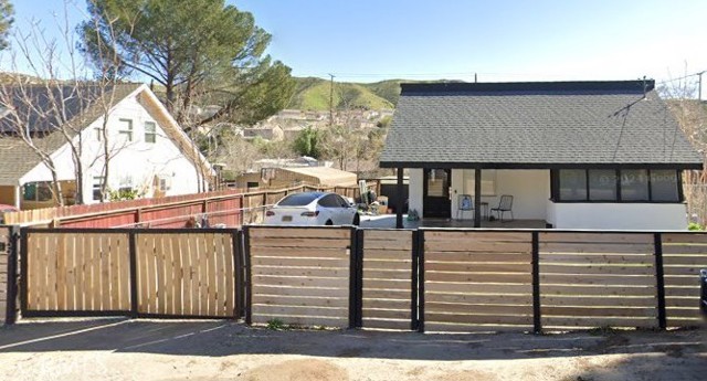 16948 Forrest Street, Canyon Country CA: https://media.crmls.org/medias/e8639538-7804-489f-a598-1cc11cacd068.jpg