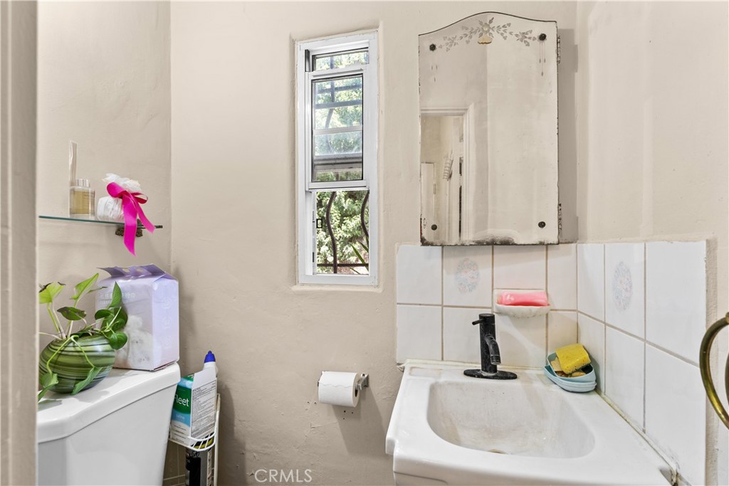 https://media.crmls.org/medias/e864780c-23c2-4c99-b018-3032e19912b0.jpg?preset=X-Large
