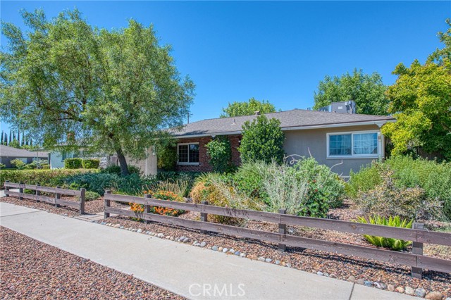 Detail Gallery Image 4 of 40 For 3421 N Callisch St, Fresno,  CA 93726 - 2 Beds | 1/1 Baths