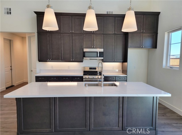 Detail Gallery Image 9 of 29 For 713 Manor Ln, Paso Robles,  CA 93446 - 4 Beds | 3 Baths