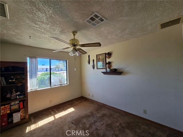 7050 Ivanpah Avenue, 29 Palms CA: https://media.crmls.org/medias/e866194b-5498-4b57-b8ff-8d97ea90f219.jpg