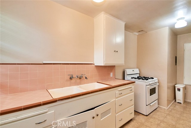 706 Brent, South Pasadena CA: https://media.crmls.org/medias/e8666683-7834-4d3d-a634-c2a4ea3ab56e.jpg