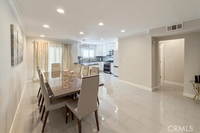 Detail Gallery Image 5 of 23 For 1156 San Rafael #2,  Glendale,  CA 91202 - 2 Beds | 2 Baths