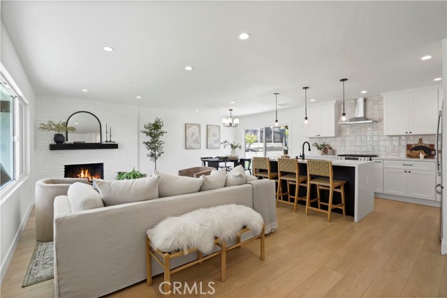 270 Fairfax Avenue, Ventura CA: https://media.crmls.org/medias/e8671087-0f96-42d2-89fd-4bc750b0a354.jpg