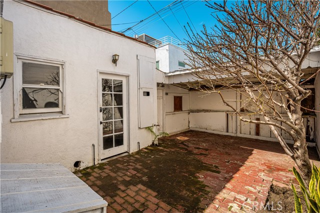 Detail Gallery Image 12 of 17 For 131 Santa Ana Ave, Long Beach,  CA 90803 - 2 Beds | 1 Baths