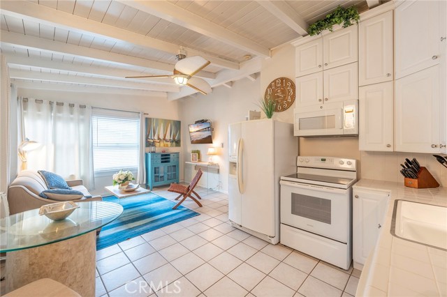 Detail Gallery Image 5 of 11 For 1728 the Strand #4,  Hermosa Beach,  CA 90254 - 1 Beds | 1 Baths