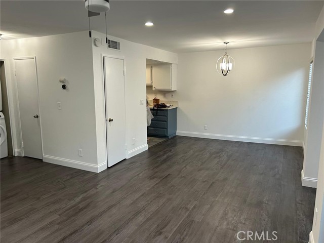 803 E Victoria Street, Carson CA: https://media.crmls.org/medias/e86925cb-f0d9-44f5-8a9a-0b21ca8bb85b.jpg