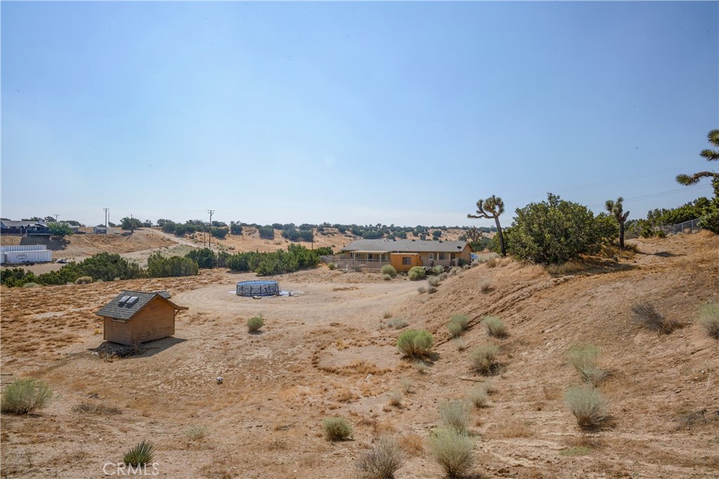 https://media.crmls.org/medias/e8692dfa-7a9b-4985-bba7-f2ffb0b8c9ca.jpg?preset=X-Large