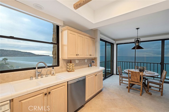 Detail Gallery Image 34 of 60 For 727 Esplanade #302,  Redondo Beach,  CA 90277 - 2 Beds | 2 Baths