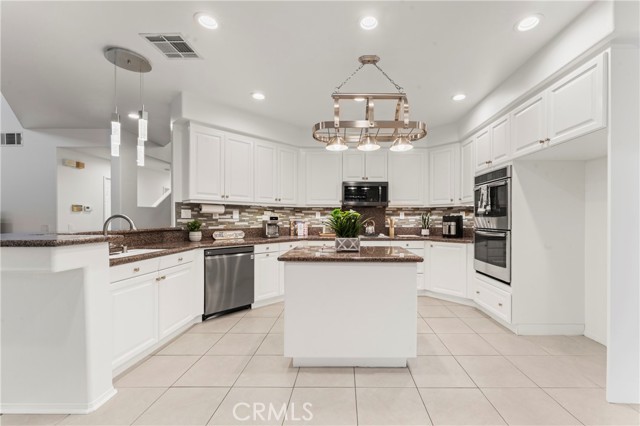 Detail Gallery Image 9 of 39 For 921 Camino Vera Cruz, Camarillo,  CA 93010 - 4 Beds | 3/1 Baths