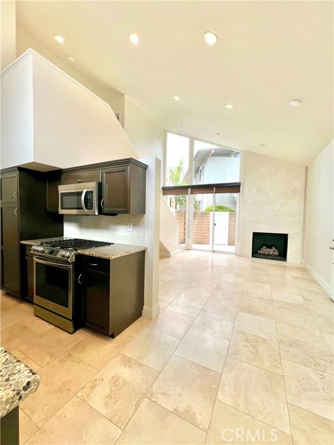 Detail Gallery Image 12 of 28 For 4100 Shorecrest Ln, Corona Del Mar,  CA 92625 - 2 Beds | 1 Baths