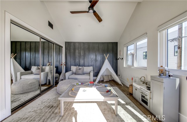 2910 3rd Avenue, Corona del Mar CA: https://media.crmls.org/medias/e86aefdd-ad90-431c-b09e-bcfe533244c0.jpg