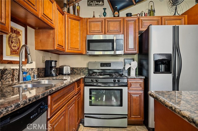 Detail Gallery Image 9 of 37 For 39802 Lakeview Dr #31,  Big Bear Lake,  CA 92315 - 2 Beds | 2/1 Baths