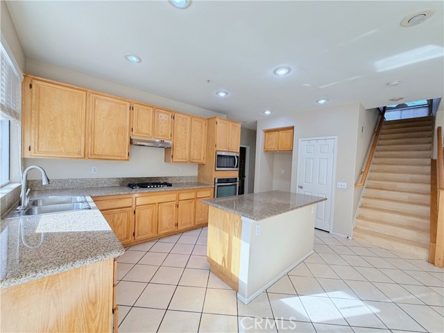 Detail Gallery Image 9 of 36 For 5793 Oakdale Ln, Fontana,  CA 92336 - 5 Beds | 3 Baths