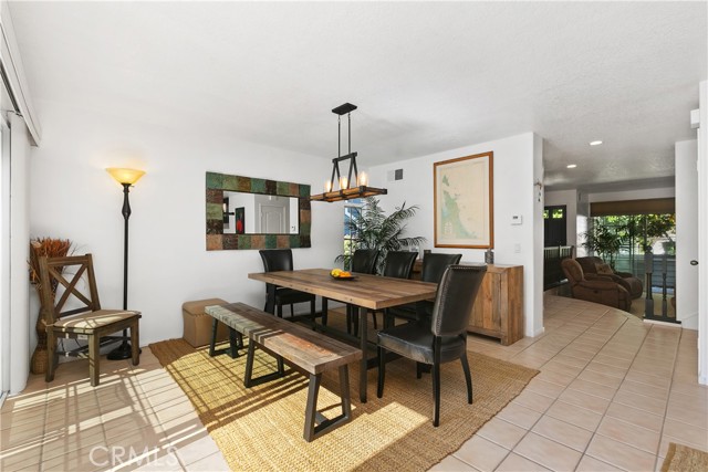 Detail Gallery Image 11 of 45 For 590 John K Dr #102,  Long Beach,  CA 90803 - 3 Beds | 2/1 Baths