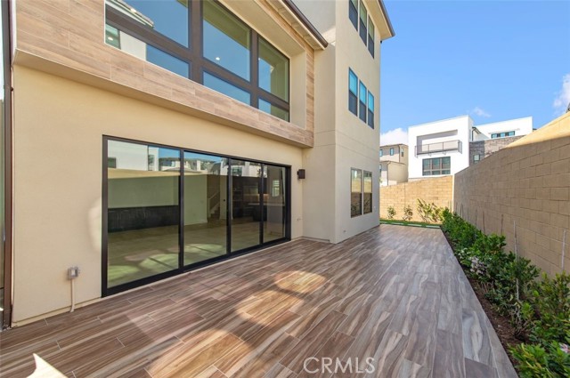 Detail Gallery Image 23 of 36 For 228 Stage, Irvine,  CA 92618 - 5 Beds | 5 Baths