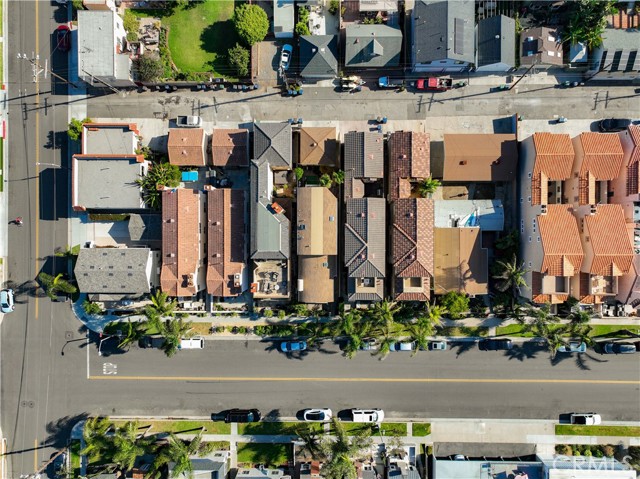 Detail Gallery Image 3 of 56 For 216 10th St, Huntington Beach,  CA 92648 - 4 Beds | 3/2 Baths