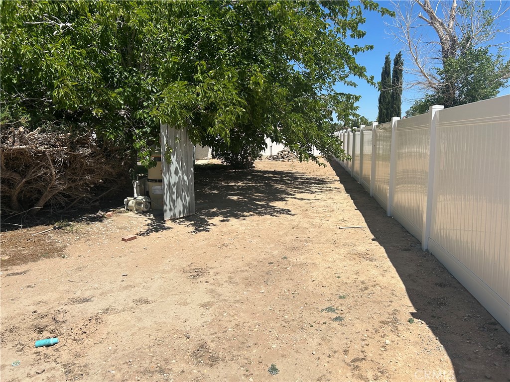 https://media.crmls.org/medias/e86d91d7-5a53-47f1-98e7-583d9513b817.jpg?preset=X-Large