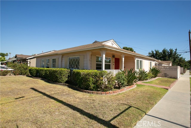 Detail Gallery Image 4 of 58 For 16802 Virginia Ave, Bellflower,  CA 90706 - 4 Beds | 1/1 Baths