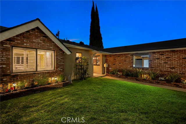 7390 Blackhawk Circle, Buena Park CA: https://media.crmls.org/medias/e86e8f17-cba5-4002-83c6-055d24d1a9b6.jpg