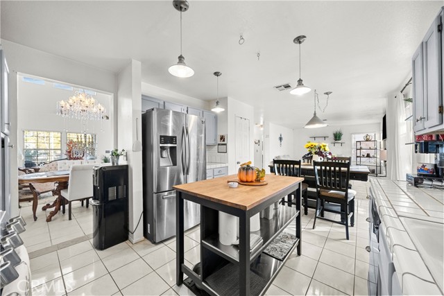 3009 Kaylyn, Lancaster CA: https://media.crmls.org/medias/e86fdebc-97fe-483b-9d8b-5c1451234933.jpg