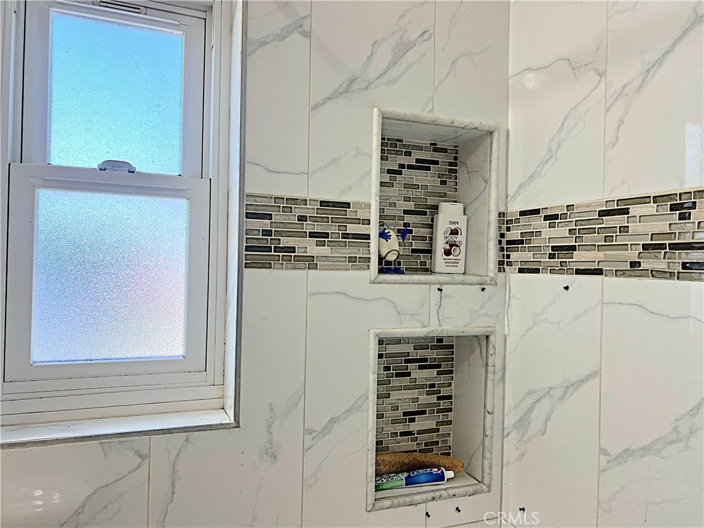 https://media.crmls.org/medias/e8701c7b-04c1-414f-81d4-d79a9e009d20.jpg?preset=X-Large