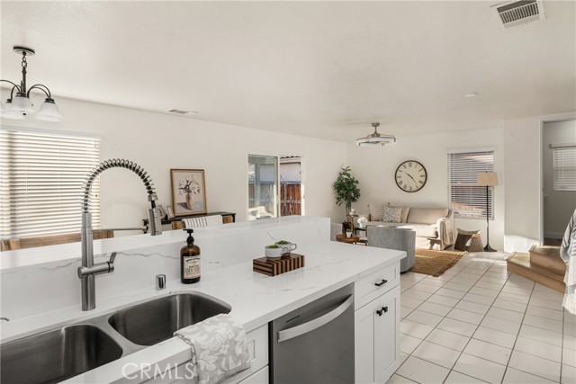 Detail Gallery Image 7 of 48 For 14647 Green River Rd, Victorville,  CA 92394 - 4 Beds | 2/1 Baths