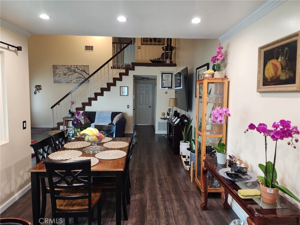 MLS #DW25111653 img 3