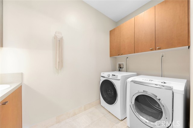 3355 Alta Laguna Boulevard, Laguna Beach CA: https://media.crmls.org/medias/e8725ae9-135e-40e5-a3b6-a7f4f2082317.jpg