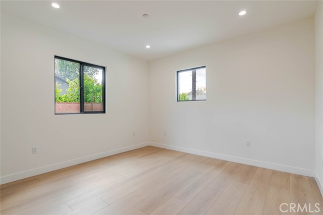 Detail Gallery Image 11 of 21 For 6215 Sylvia Ave, Tarzana,  CA 91335 - 3 Beds | 2 Baths