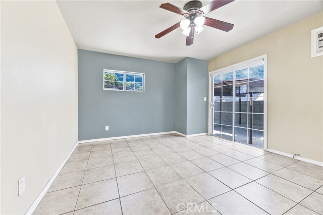 5304 Carmelita Avenue, Maywood CA: https://media.crmls.org/medias/e87265c8-2169-47ef-85bb-500d104b072c.jpg