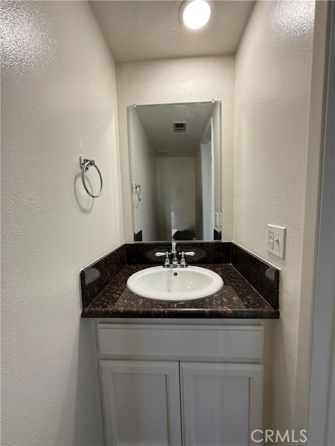 Detail Gallery Image 4 of 26 For 5250 Colodny Dr #22,  Agoura Hills,  CA 91301 - 1 Beds | 1/1 Baths